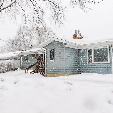 New Remodeled Townhome In Central Фарго Екстериор снимка