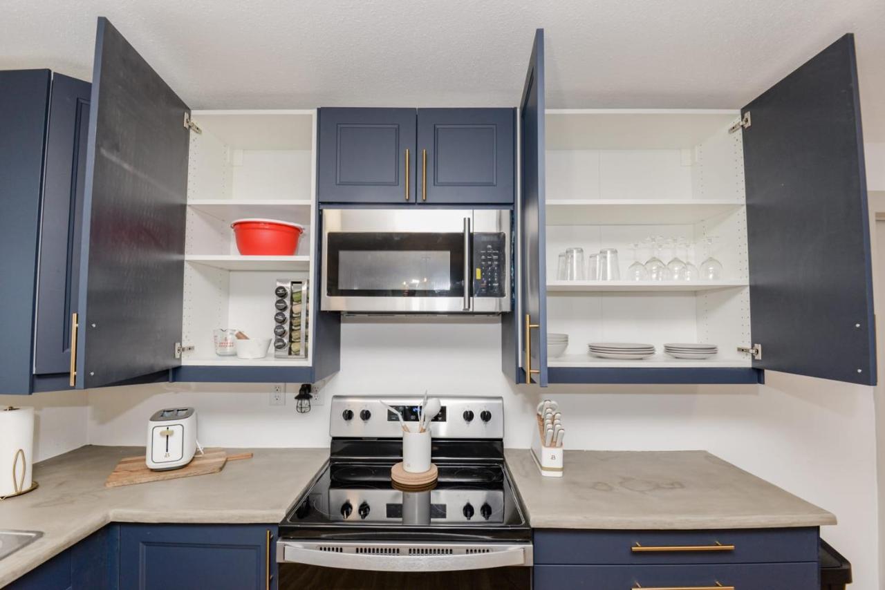 New Remodeled Townhome In Central Фарго Екстериор снимка