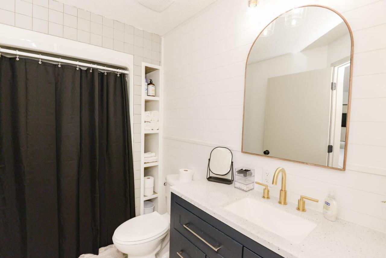 New Remodeled Townhome In Central Фарго Екстериор снимка